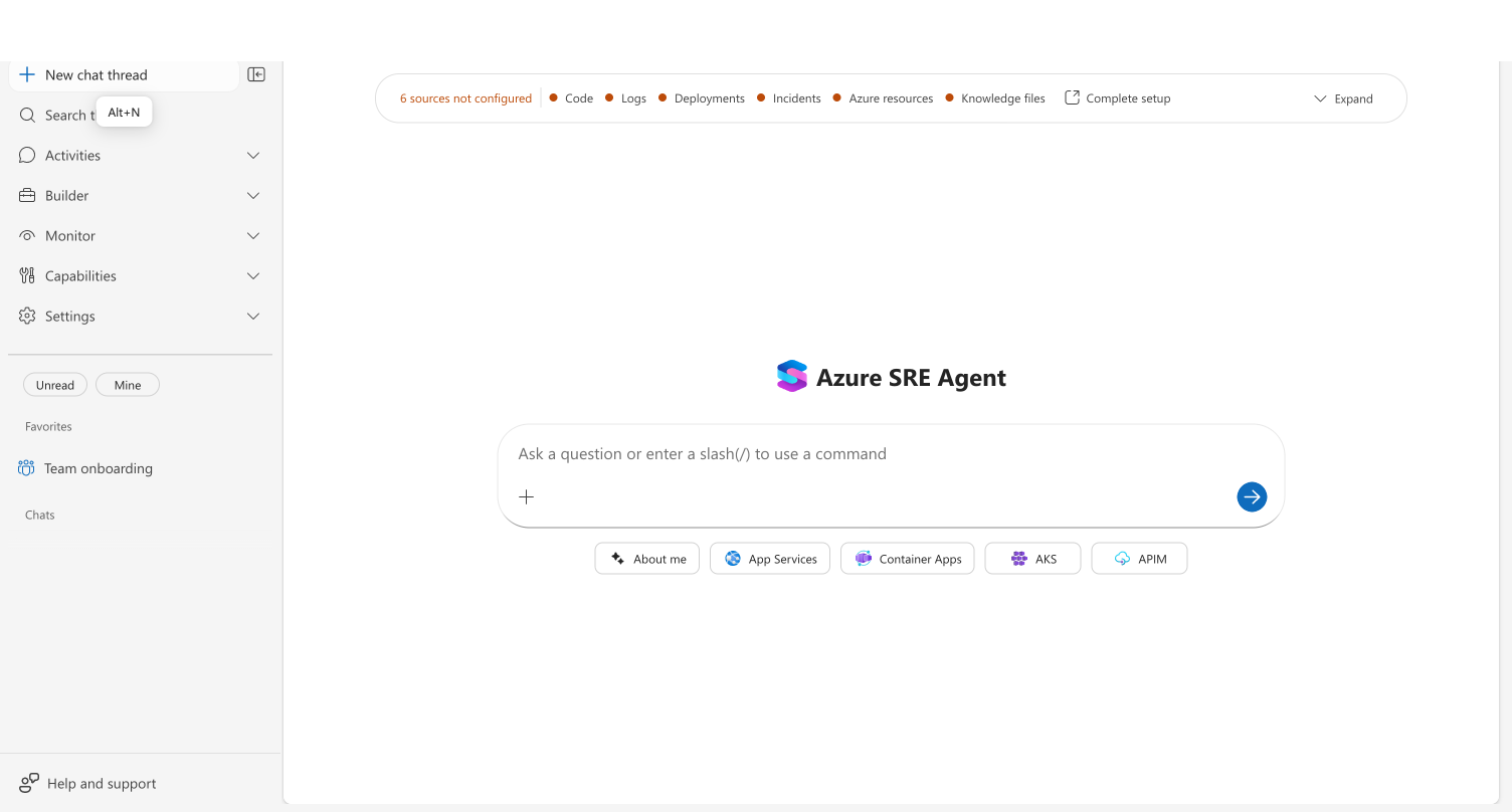 Azure SRE Agent 포털 첫 화면. 위쪽 상태 표시줄에 주황색 글씨로 6 sources not configured가 뜨고 그 오른쪽에 Code, Logs, Deployments, Incidents, Azure resources, Knowledge files 여섯 항목이 점 표시와 함께 나열되며, 줄 끝에 Complete setup 링크와 Expand 화살표가 있다. 왼쪽 탐색에는 Activities, Builder, Monitor, Capabilities, Settings가 접힌 채로 있고 아래에 Favorites의 Team onboarding 항목이 보인다. 가운데는 Azure SRE Agent 로고와 질문 입력창이다.